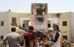 Yemenis slam ISIL attack on Aden army centre