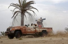 Les forces du Yémen lancent une offensive pour reprendre un port détenu par les Houthis