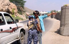 القوات اليمنية تلاحق القاعدة في حضرموت وأبين
