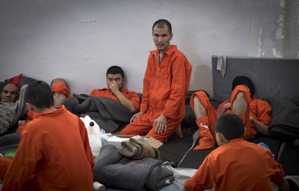 مقامات کرد می گویند بیش از ۵۰ ملیت در زندان های تحت کنترل شان که ۱۲ هزار نفر را در خود جای داده است بسر می برند. [فاضل سنا/خبرگزاری فرانسه]