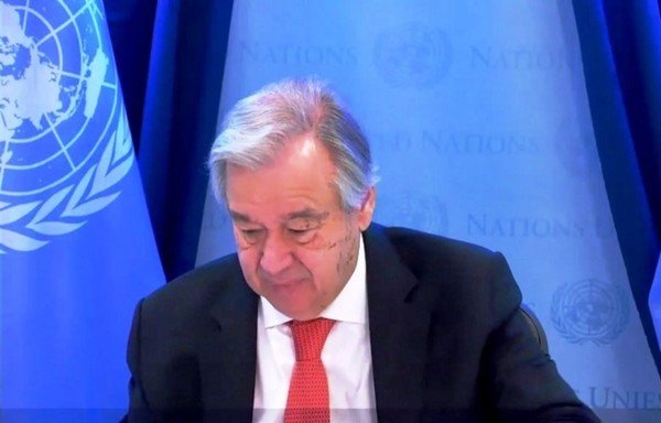 الأمين العام للأمم المتحدة أنطونيو غوتيريش، يلقي كلمة الافتتاح في مؤتمر المانحين لليمن 2020. [لقطة من البث المباشر للمؤتمر الافتراضي]