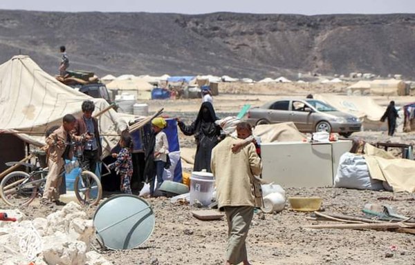العائلات المقيمة في مخيم المشقافة للنازحين بمحافظة لحج اليمنية، تشعر بآثار التضخم. [الوحدة التنفيذية للنازحين]