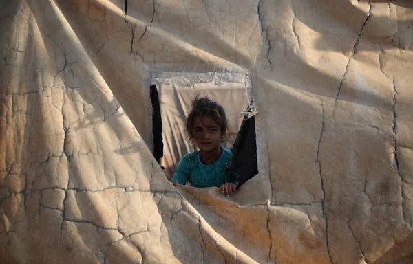 کودکان در اردوگاه التح از ابتدایی‌ترین امکانات برای گذراندن دوران کودکی خود به‌شکل عادی محروم هستند. [عبدالسلام یوسف]