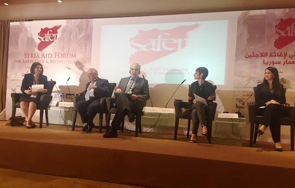 Les participants au Forum d'aide à la Syrie pour l'urgence et la reconstruction réunis à Beyrouth le 1 et 2 juin. [Nohad Topalian/Al-Shorfa]