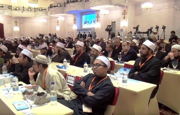 Muslim clerics from around the world take part in a Dar al-Ifta fatwa training conference held in Cairo on October 17th and 18th. [Waleed Abu al-Khair/Al-Mashareq]