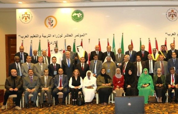 وزیران آموزش عرب در دهمین کنفرانس وزیران آموزش کشورهای عربی شرکت می کنند که در روزهای 10 و 11 دسامبر درعمان برگزار شد. [عکس با کسب اجازه از اتحادیه آموزشی عرب، سازمان علوم و فرهنگ]