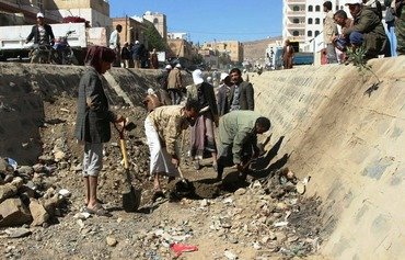 النقد مقابل العمل يخلق فرص عمل للنازحين في اليمن