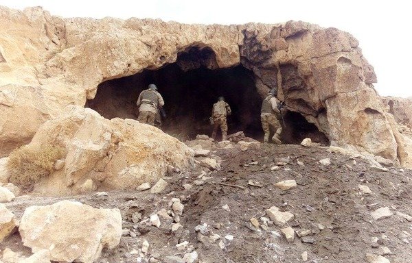 Egyptian forces raid a cave in Jabal al-Halal, where they have been conducting an operation to drive out 'Islamic State of Iraq and the Levant' elements. [Photo courtesy of the Egyptian armed forces]