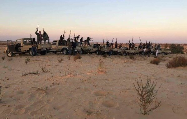 عشایر سینا برای کمک به ارتش مصر در نبرد علیه ولایت سینا وابسته به «دولت اسلامی عراق و سوریه» (داعش) یک قوای مشترک تشکیل دادند. [عکس با کسب اجازه از اتحادیه عشایر سینا]