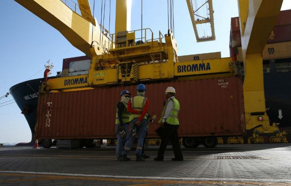 نمای کلی فرودگاه حمد قطر در دوحه پایتخت این کشور در تاریخ 14 ژوئن. قطر از کشورهای همسایه خود درخواست کرده تا پیش از شرکت دوحه در هرگونه مذاکره ای بر سر بحران دیپلماتیک خلیج، تحریم ها را لغو کنند. [کریم جعفر/ خبرگزاری فرانسه]