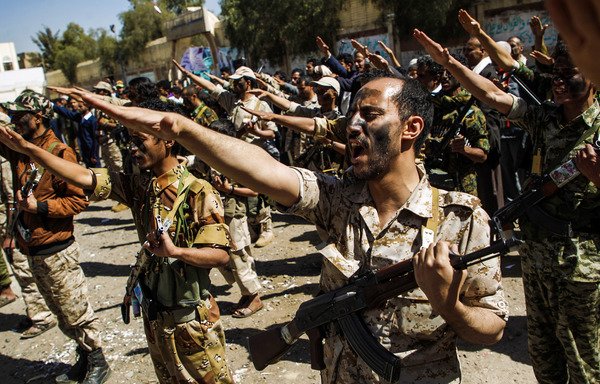 Houthi fighters chant slogans during a February 2nd gathering in Sanaa. Amran and Shabwa province residents rejected the militia's rallying cry on Eid al-Fitr, leading to clashes. [Mohammed Huwais/AFP]