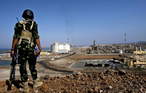 A Yemeni soldier stands guard at the newly built liquefied natural gas (LNG) plant in Balhaf on the Gulf of Aden on November 7th, 2009. The Shabwa elite forces are providing security to the province's economic facilities as technical teams work to repair and rehabilitate them following al-Qaeda's ouster. [Marwan Naamani/AFP]