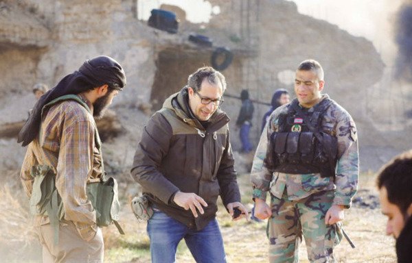 المنتج التلفزيوني طوني معلوف يشرف على تصوير حملة لدعم الجيش اللبناني. [حقوق الصورة لطوني معلوف]