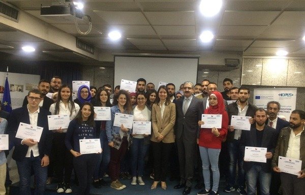 در مجموع 144 دانشجوی لبنانی و سوری براساس طرح که بودجه آنرا اتحادیه اروپا تأمین کرده، برای ادامه تحصیلات عالیه خود، بورسیه دریافت کردند. [ عکس با کسب اجازه از هوپ]