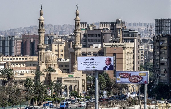 A picture taken on February 28th shows a billboard with an election poster for Egyptian President Abdel Fattah al-Sisi erected next to a bridge overlooking the river Nile in Cairo's island of Manial. [Khaled Desouki/AFP]