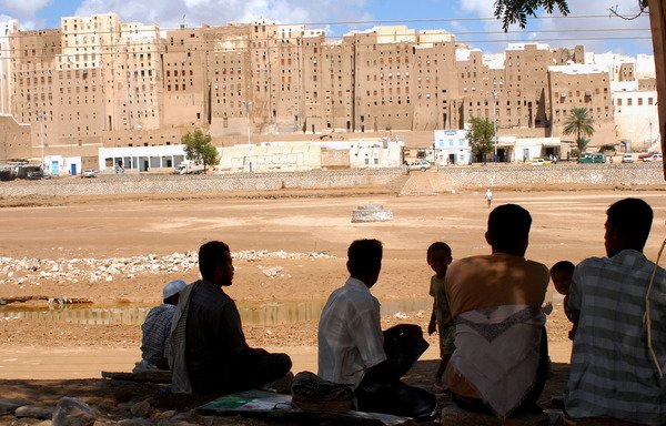 La ville de Shibam dans la province de Hadramaut est vue dans cette photo du 28 octobre 2008. Des prédicateurs et des érudits de la province ont travaillé à unifier le discours religieux et à prévenir l'extrémisme. [Khaled Fazaa / AFP]
