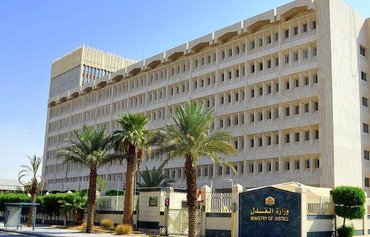 المرأة السعودية تنضم إلى مهنة جديدة بالعمل كموثقات