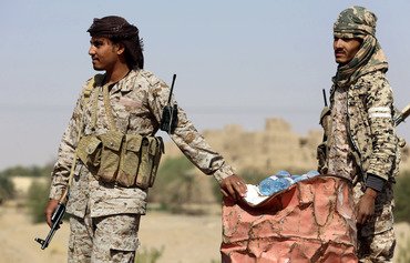 القاعدة تشن هجمات على نقاط أمنية بمحافظة أبين في اليمن