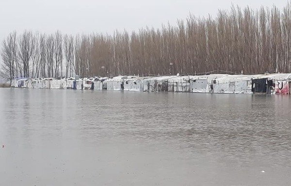 Des tentes du camp de Bar Elias ont été inondées par des eaux de pluie. [Photo fournie par Sawa for Development and Aid]