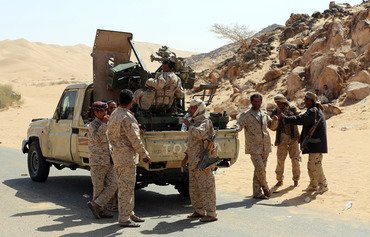 القوات اليمنية تعترض صواريخ وطائرات مسيرة في طريقها إلى الحوثيين