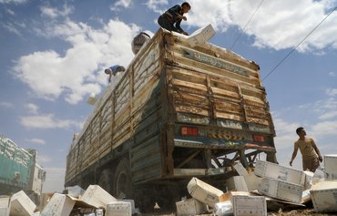 Yemen's Houthis destroy tonnes of food aid