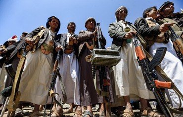 تدهور الخدمات في المناطق الخاضعة للحوثيين بسبب الاقتتال الداخلي