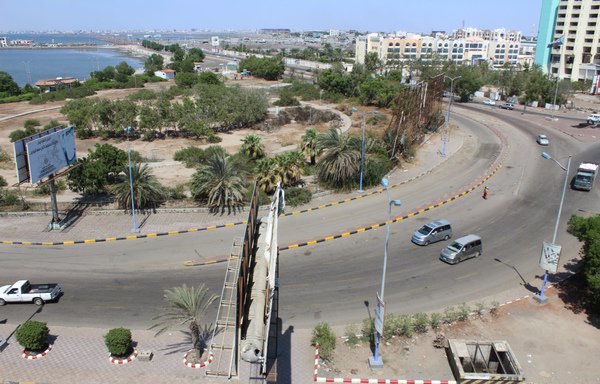 Cette photo prise le 6 novembre montre une vue générale d'une route dans la ville portuaire d'Aden au Yémen. [Saleh al-Obeidi/AFP]