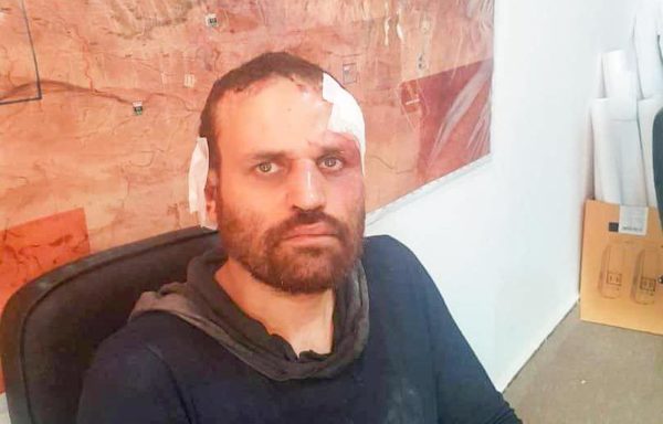 صورة لزعيم المرابطون المصري هشام عشماوي الموالي للقاعدة، بعد أن أوقفته القوات الليبية في درنة. [حقوق الصورة للمتحدث الرسمي باسم القوات المسلحة الليبية]