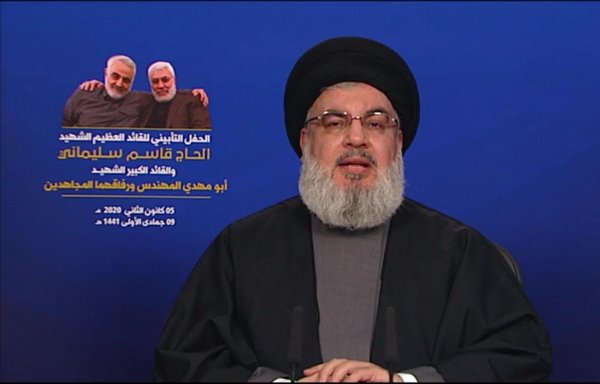 Le chef du Hezbollah, Hassan Nasrallah, fait l'éloge funèbre de Qassem Soleimani, commandant de la FQ-CGRI et d'Abou Mahdi al-Muhandis, tous deux tués lors d'une attaque américaine le 3 janvier à Bagdad. [Photo diffusée sur les réseaux sociaux]