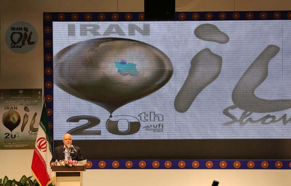 Le ministre iranien du pétrole Bijan Namdar Zanganeh prononce un discours lors de l'ouverture de l'exhibition internationale annuelle du Pétrole, du Gaz et de la Raffinerie à Téhéran dans cette photo d'archive du 6 mai, 2014. [Atta Kenare/AFP]