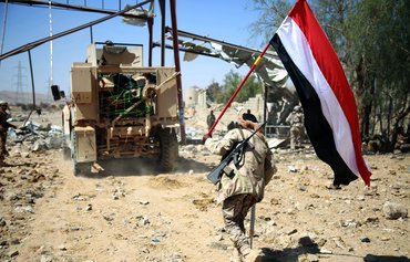 مقتل حراس شخصيين لوزير يمني في انفجار موكبهم