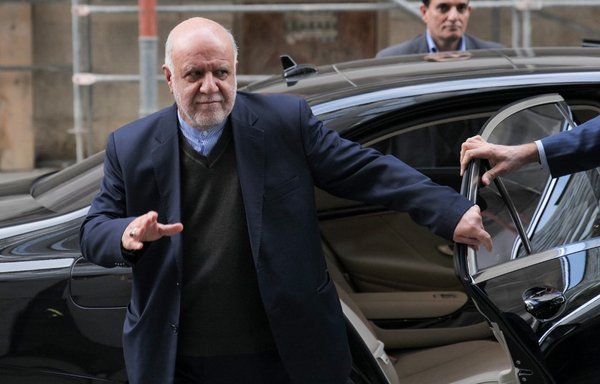 بیژن نامدار زنگنه وزیر نفت ایران در صد و هفتاد و هفتمین اجلاس سران اوپک در وین اتریش که در ۵ دسامبر ۲۰۱۹ برگزار گردید شرکت کرد. [جو کلامر/خبرگزاری فرانسه]