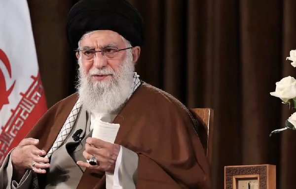 المرشد الأعلى الإيراني آية الله علي خامنئي يتحدث إلى الأمة قي خطاب متلفز يوم 22 أذار/مارس. [إرنا]