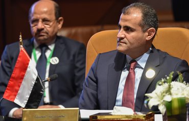 اليمن يضع آليات للتعامل مع المواطنين العالقين خارج البلاد