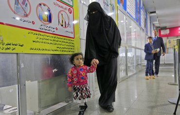 وصول أول طائرة لإجلاء يمنيين عالقين لمطار سيئون