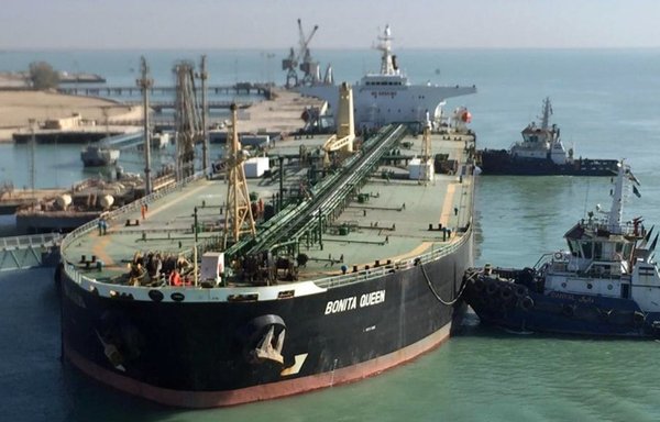 بونيتا كوين هي من السفن الخاصة بشركة خديجة لإدارة السفن، وهي شركة تابعة لمجموعة المهدي الهندية التي طالتها العقوبات الأميركية في أيلول/سبتمبر الماضي بسبب تحايلها على العقوبات وتهريبها ملايين براميل النفط إلى سوريا. [صورة تم تدولها على مواقع التواصل الاجتماعي]