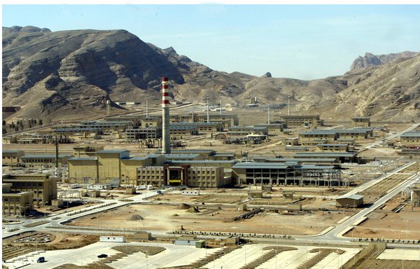 تظهر هذه الصورة التي التقطت في شهر آذار/مارس 2005 نظرة عامة على محطة أصفهان للطاقة النووية. [هنغامة فهمي / وكالة الصحافة الفرنسية]