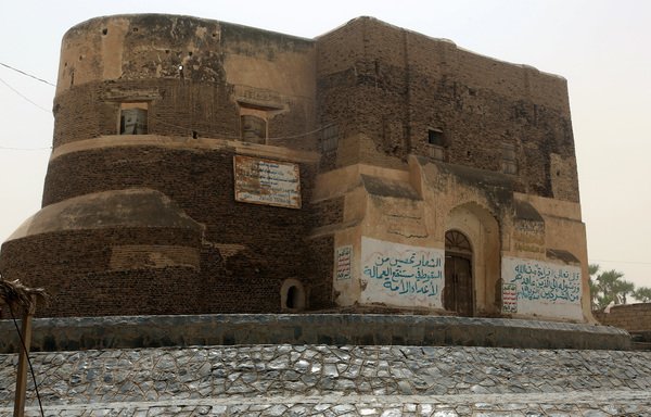 Une photo prise le 24 février 2018 montre la branche de Zabid de l’Organisation yéménite générale pour la préservation des villes historiques. L’ancienne ville de Zabid, dans la province d’al-Hodeidah, est inscrite au patrimoine mondial de l’UNESCO. [Abdo Hyder/AFP]