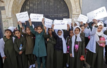 المعلمون في اليمن يرفضون تعديلات الحوثيين للمناهج الدراسية