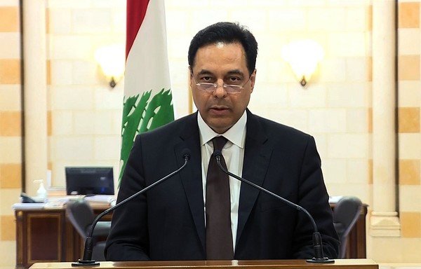 Une capture d'écran du réseau de télévision public libanais Télé Liban le 10 août montrant le Premier ministre Hassan Diab annonçant la démission de son gouvernement au milieu de la colère populaire suite à l'explosion mortelle au port de Beyrouth. [Télé Liban/AFP]