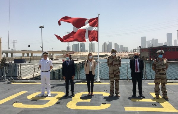 L’ambassadrice du Danemark Julie Elisabeth Pruzan-Jørgensen en visite au siège de la Mission européenne de surveillance maritime dans le détroit d’Ormuz après avoir pris ses fonctions de plus haute représentante civile au mois d’août. [Photo via le compte Twitter de l’EMASOH]