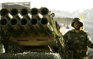 اللبنانيون يعبرون عن قلقهم من مستودعات صواريخ حزب الله الخطيرة