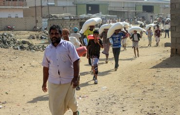جهود جديدة لمنع مواصلة الحوثيين التدخل في توزيع المساعدات