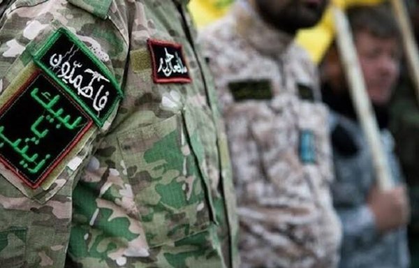 عناصر من ميليشيا لواء فاطميون المؤلفة من مرتزقة أفغان ويدعمها الحرس الثوري الإيراني، في صورة التقطت في شرقي سوريا ونشرت على شبكة الإنترنت يوم 3 آذار/مارس. [المرصد السوري لحقوق الإنسان]