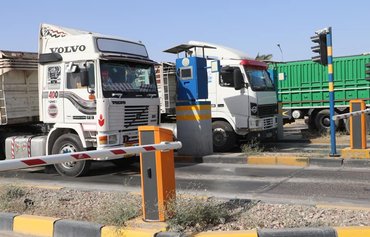 تكبد سائقي الشاحنات العراقيين الخسائر جراء ابتزاز الميليشيات