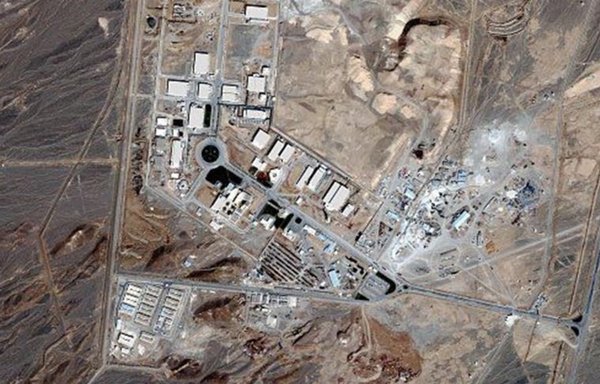 ایران، فروردین ماه گذشته از وقوع یک «انفجار کوچک» در تأسیسات هسته ای نطنز خبر داد و آن را «خرابکاری» خواند. در تصویر، نمای هوایی تأسیسات نطنز مشاهده می شود. [سایت اقتصاد نیوز]
