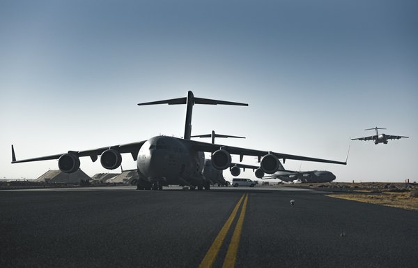 هواپیماهای نظامی ایالات متحده در پایگاه هوایی علی السالم، کویت، در روز ۲۶ خرداد. [سنتکام]