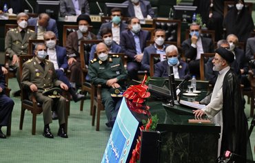 المرشحون لحكومة رئيسي يعكسون النفوذ السياسي المتزايد للحرس الثوري