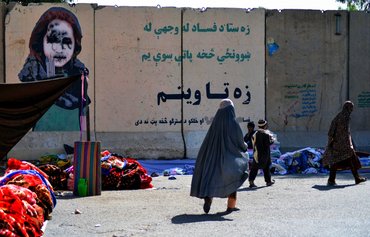 الصين تتعهد بدعم ʼغير مشروطʻ لطالبان فيما الأفغان يخسرون حرياتهم