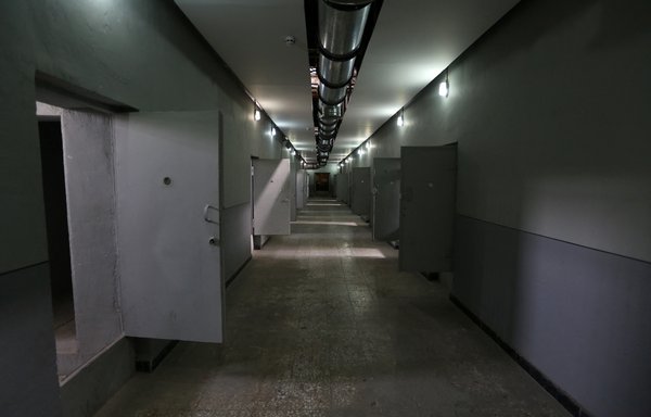 تكثر الأدلة بشأن حصول انتهاكات في السجون الإيرانية. [عطا كيناري/وكالة الصحافة الفرنسية]